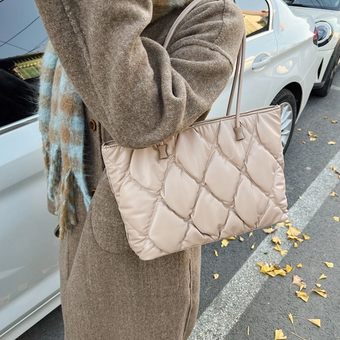 Quilted Tote Bag Large Capacity PU Leather Diamond Pattern Shoulder Handbag Fashion Winter Commuter Style For Women