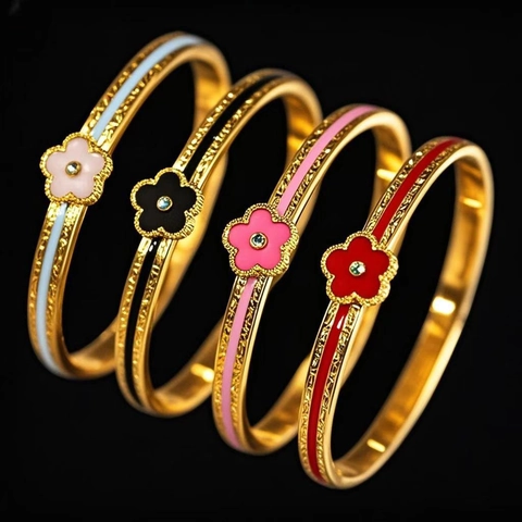 Elegante Bracciale Rigido in Acciaio Inossidabile Placcato Oro con Fiore in Smalto per Donna Gioielli di Moda con Strass