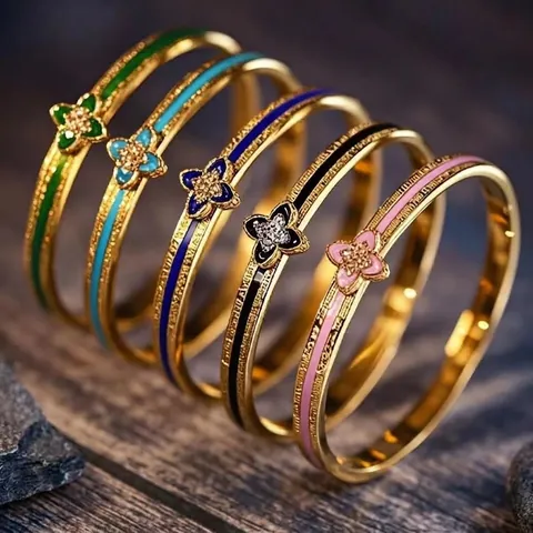 Bracciale Rigido In Acciaio Al Titanio Placcato Oro Quadrifoglio Smalto Intarsio Strass Motivo Meandro Gioielli Donna