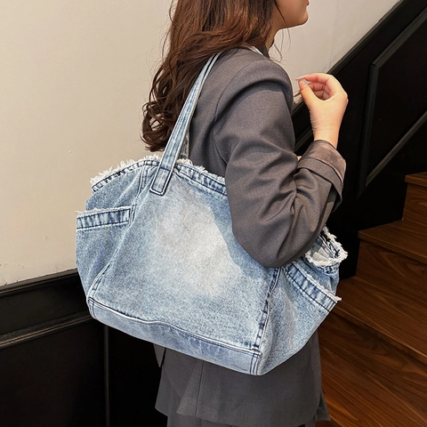 Sac Cabas En Denim Délavé Bords Effilochés Grande Capacité Multi-Poches Rétro Décontracté Sac À Épaule Femmes Usage Quotidien