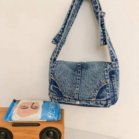 Women Vintage Washed Denim Tote Bag Y2K Retro Shoulder Baguette Bag With Contrast Stitching Rivets Wide Strap