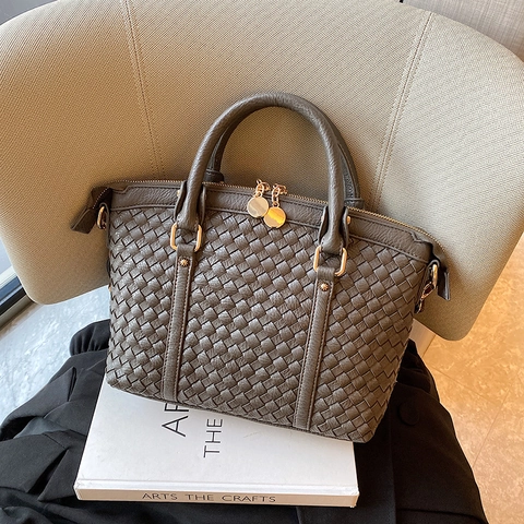 Woven PU Leather Handbag Large Capacity Shoulder Bag With Detachable Strap Elegant Niche Messenger Bag For Women
