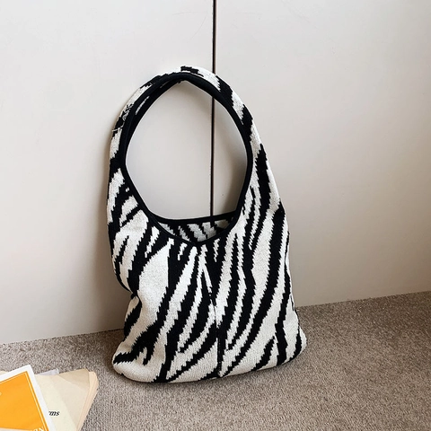 Zebra-Muster Gestrickte Schultertasche Große Kapazität Unterarm-Tote Weicher Stoff Nischen-Minimalistischer Pendler-Handtasche Für Frauen