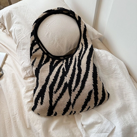 Zebra-Muster Gestrickte Schultertasche Große Kapazität Unterarm-Tote Weicher Stoff Nischen-Minimalistischer Pendler-Handtasche Für Frauen