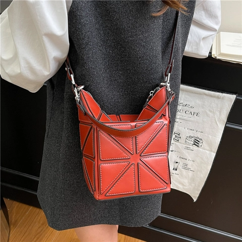 Damen Geometrisch Gespleißte Eimertasche PU Leder Dreiecksmuster Schulter Umhängetasche Mit Silbernen Beschlägen Schicke Tote