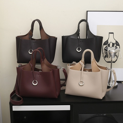 Retro Große Kapazität Tote Bag Lychee Narben PU Leder Handtasche Mit Metallring Dekor Verstellbarer Umhängegurt Für Frauen
