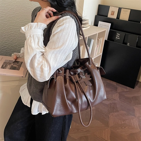 Damen PU Leder Tote Bag Mit Sternanhänger Kordelzug Eimer Schultertasche Große Kapazität Pendler Lässig
