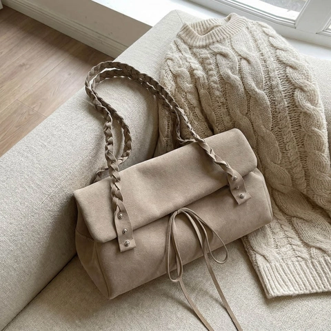 Minimalistische Suède Schoudertas Grote Capaciteit Gevlochten Riem Klinknagels Decor Strik Woon-Werkverkeer Tote Voor Vrouwen Vintage Stijl