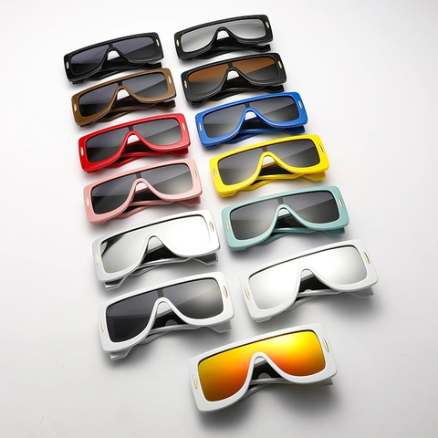 Oversized Square Sunglasses Plastic Retro Fashion UV400 Outdoor Shield Eyewear With Metal Rivet For Women