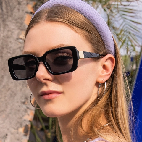 Rectangle Sunglasses For Women Retro Square Frame UV400 Protection Quilted Pattern Temples Fashion Eyewear