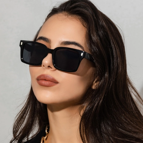 Square Sunglasses Retro UV400 Protection Plastic Frame Metal Rivets Trendy Eyewear For Men Women