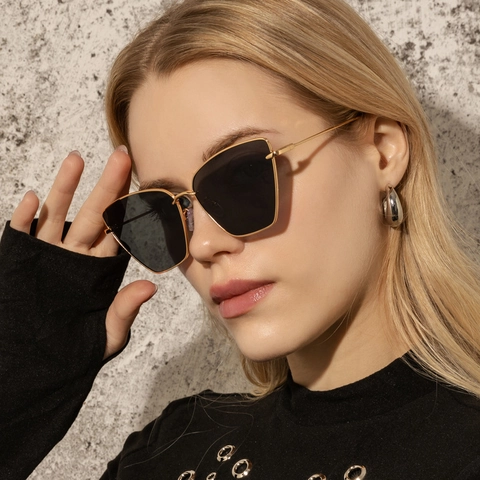 Occhiali Da Sole Gatto Da Donna Vintage Montatura In Metallo Grandi Lenti In PC UV400 Moda Di Tendenza Streetwear