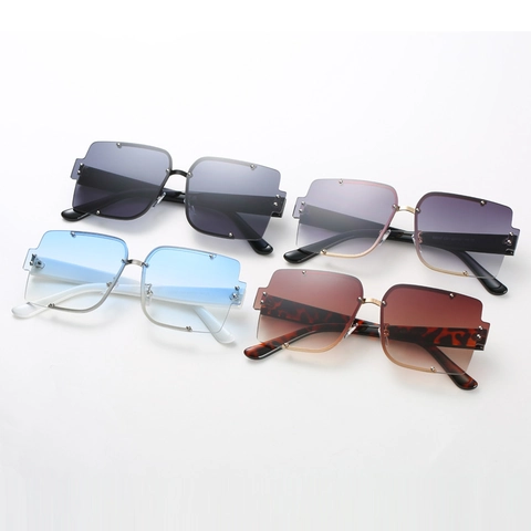 Oversized Square Sunglasses Fashion Gradient Lens UV400 Protection Rivet Decor Metal Hinge Eyewear For Men And Women