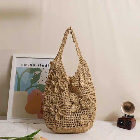 Große Handgewebte PP Stroh Strandtasche Für Damen Mit 3D-Blumendekoration Böhmische Sommerurlaub Aushöhlen Schultertasche