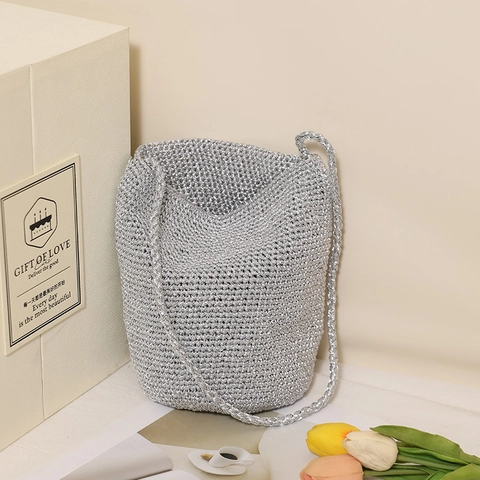 Dames Handgeweven Emmer Tas Glanzende Metallic Draad Gebreide Schouder Crossbody Vakantie Strand Casual Koreaanse Stijl
