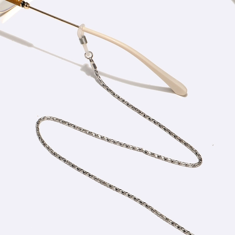 Minimalistische Zilveren Metalen Brillenkoord Antislip Brillenhouder Met Siliconen Lussen Holle Schakelstijl