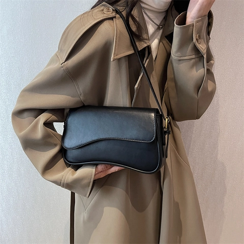 Retro Solid Color PU Leather Crossbody Bag For Women Asymmetrical Wavy Flap Minimalist Fashion Shoulder Bag Chic Underarm Handbag