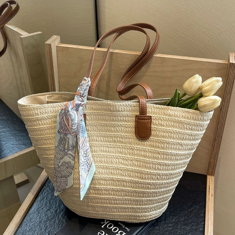 Grand Sac Fourre-Tout En Paille Tissée Avec Poignées En Cuir PU Vacances À La Plage Style Français Sac À Main Avec Foulard Décoratif