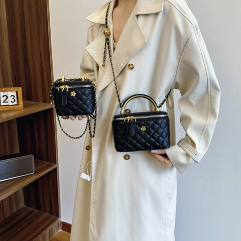 Bolso de Cubo de Cuero PU Acolchado Retro Para Mujer Bolso Bandolera de Moda Con Cadena de Metal y Colgante de Flor de Camelia
