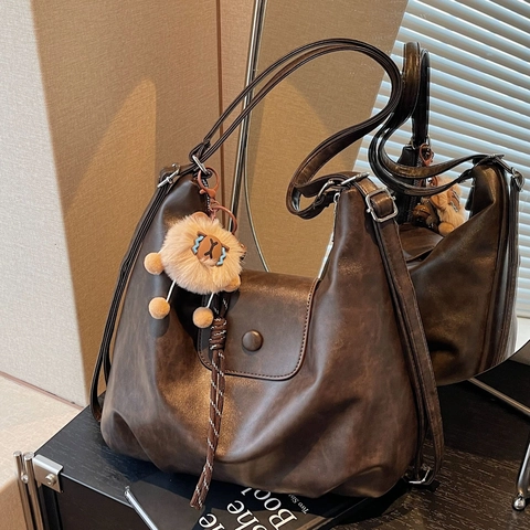 Women Large Capacity Tote Bag Soft PU Leather Vintage Pleated Shoulder Bag Backpack With Plush Animal Pendant