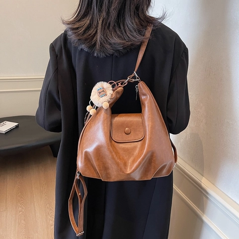 Women Large Capacity Tote Bag Soft PU Leather Vintage Pleated Shoulder Bag Backpack With Plush Animal Pendant