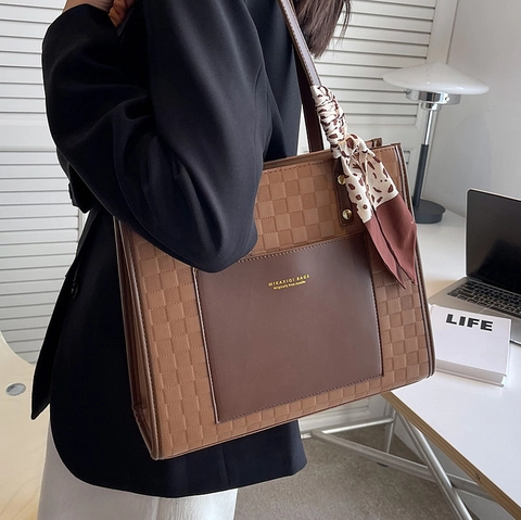 Women Large Capacity Tote Bag PU Leather Checkerboard Embossed Commuter Shoulder Handbag With Decorative Satin Scarf
