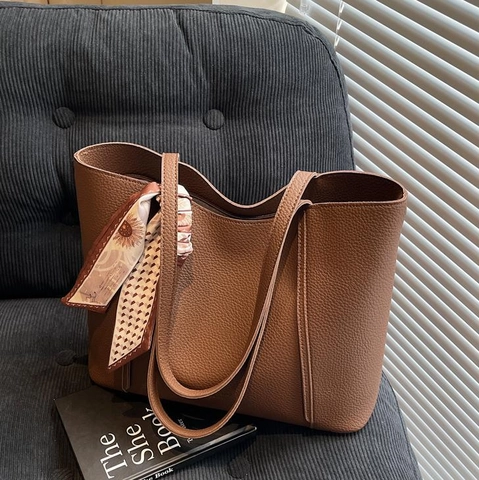 Minimalist Litchi Grain PU Leather Large Capacity Tote Bag For Women With Satin Scarf Casual Commuting Office Shoulder Bag
