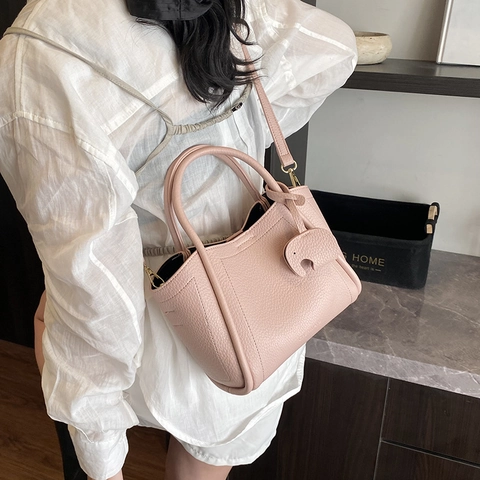 Pebbled PU Leather Bucket Bag For Women Textured Handbag Inner Pouch Elephant Charm Adjustable Strap Crossbody