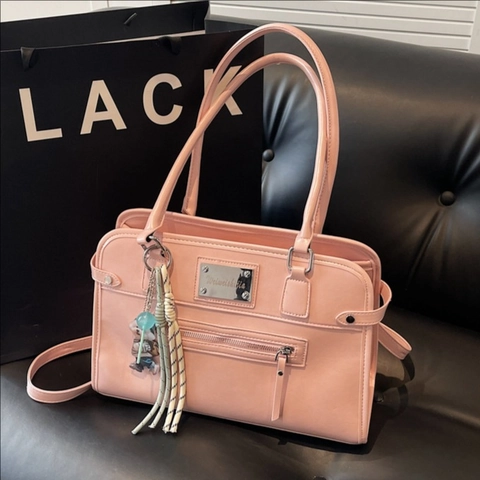Sac À Épaule Femme Grande Capacité Cuir PU Rétro Fourretout Avec Poche Zippée Avant Et Pendentif Ours