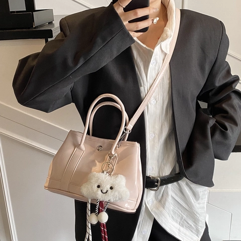 Borsa A Mano Da Donna In Pelle PU Lucida Borsa A Tracolla Con Ciondolo A Nuvola Di Peluche Moda Versatile