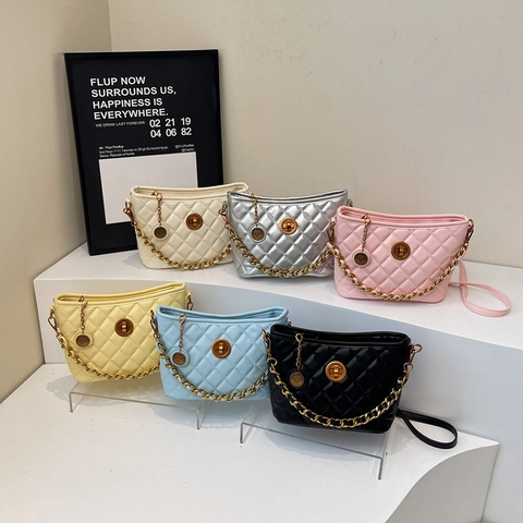 Quilted Chain Crossbody Bag For Women Luxury PU Leather Diamond Pattern Shoulder Bag Trendy Elegant Small Purse With Turn Lock