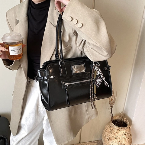 Retro PU Leather Tote Bag Large Capacity Crossbody Handbag With Pendant Office Commute Style For Women