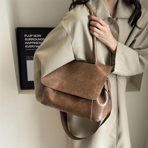Large Capacity Women PU Leather Handbag Retro Flap Tote Bag With Wide Shoulder Strap For Commuting Daily Use