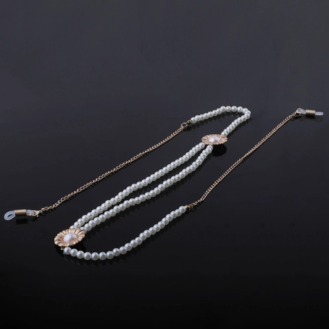 Elegant Glasses Chain With Faux Artificial Pearls And Metal Alloy Flower Decor Anti-Slip Eyewear Retainer Strap For Women