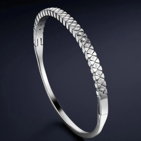 Elegante Brazalete De Acero Inoxidable Chapado En Oro De 18K Para Mujer Con Textura Geométrica Circonia Estrella Hebilla De Bisagra