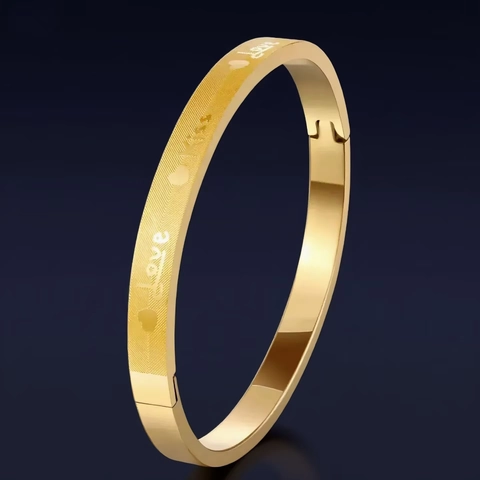 Brazalete De Acero Inoxidable Grabado Love Kiss Corazón Acabado Mate Moda Moderna Unisex