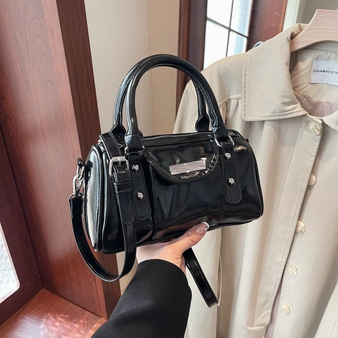 Vintage Glänzende PU-Leder Boston Tasche Für Damen Mit Runden Griffen Silbernen Nieten Und Abnehmbarem Schultergurt