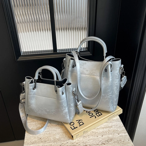 Sac Cabas pour Femmes en Cuir PU Gaufré Rétro Grande Capacité Sac à Épaule avec Bandoulière Tissée Géométrique Argent Noir Blanc