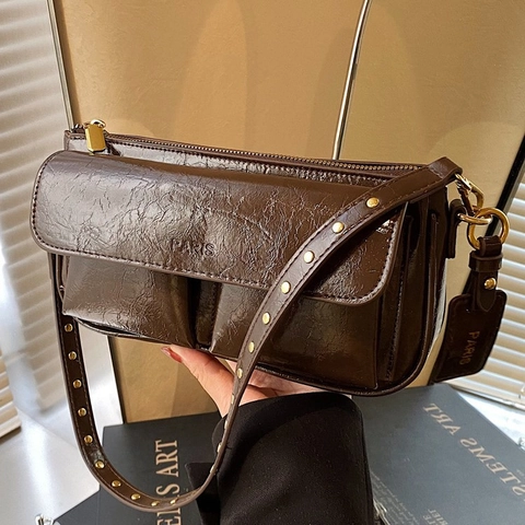 Vintage Onderarm Crossbody Tas PU Leer Kleine Vierkante Handtas Met Klinknagelband Dubbele Zakken Glanzende Retro Stijl Vrouwen