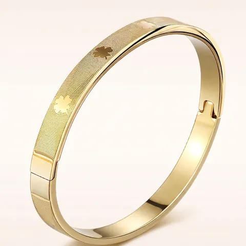 Bracciale Rigido In Acciaio Inossidabile Con Texture Ondulata Motivo Quadrifoglio Chiusura Cerniera Ovale Gioielli Moda