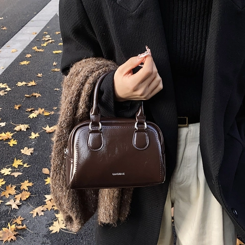 Damen Boston Handtasche Glänzendes PU Leder Retro Minimalistisch Top Griff Umhängetasche Stilvolles Tägliches Accessoire
