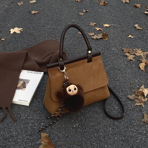 Borsa Da Donna In Finta Pelle Scamosciata Retro Piccola Borsa A Tracolla Quadrata Con Patta Manico Superiore E Ciondolo In Peluche