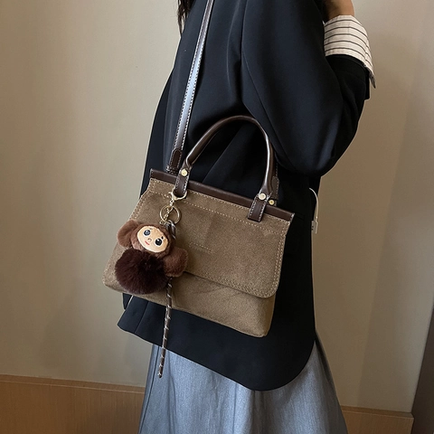 Borsa Da Donna In Finta Pelle Scamosciata Retro Piccola Borsa A Tracolla Quadrata Con Patta Manico Superiore E Ciondolo In Peluche