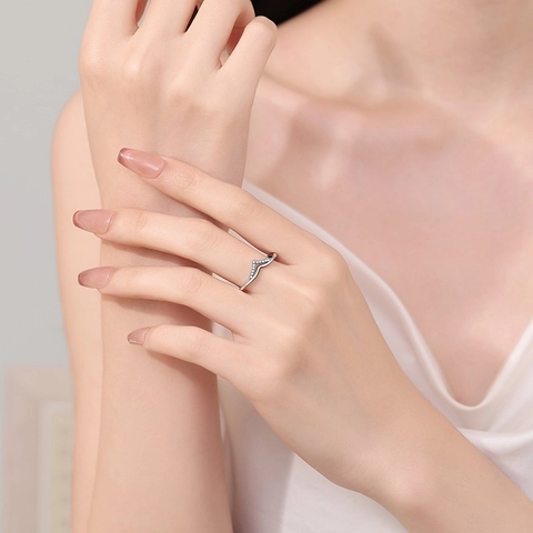 Minimalist V Shaped Adjustable Open Ring For Women With Copper And Cubic Zirconia Paved Elegant Fashion Jewelry Gift