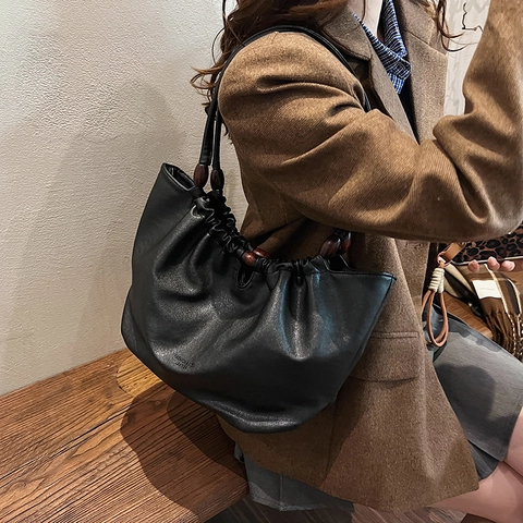 Ruched PU Leather Shoulder Bag For Women Vintage Hobo Tote With Wooden Bead Decor Large Capacity Pleated Underarm Handbag