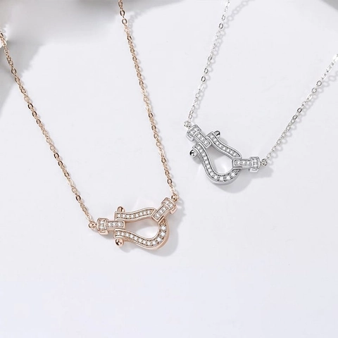 Hufeisenschnalle Anhänger Halskette Kupfer Mikropavé Zirkonia U-Förmig Elegant Schmuck Für Damen