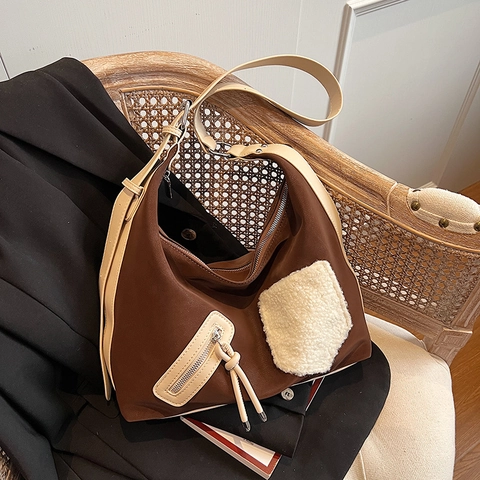 Bolso De Hombro Para Mujer Gran Capacidad Con Parche De Lana De Cordero Peluche Color Contrastado Correa Ajustable Retro Casual