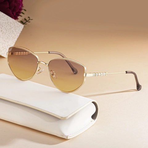 Occhiali Da Sole Cat Eye Poligonali Donna Montatura Metallo Lenti Sfumate PC UV400 Street Style Decoro Dado
