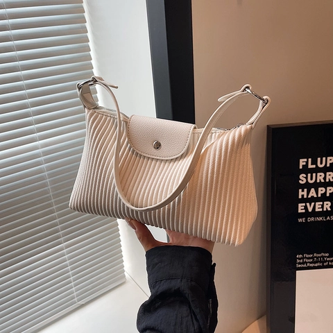 Borsa Sottobraccio Pieghettata Moda Donna Pelle PU Colore Solido Borsa A Spalla Pendolare Patta Fibbia In Metallo Versatile