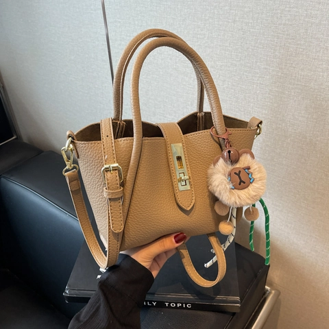 Lychee Pattern PU Leather Bucket Bag With Golden Metal Lock And Lion Plush Pendant Crossbody Handbag For Women
